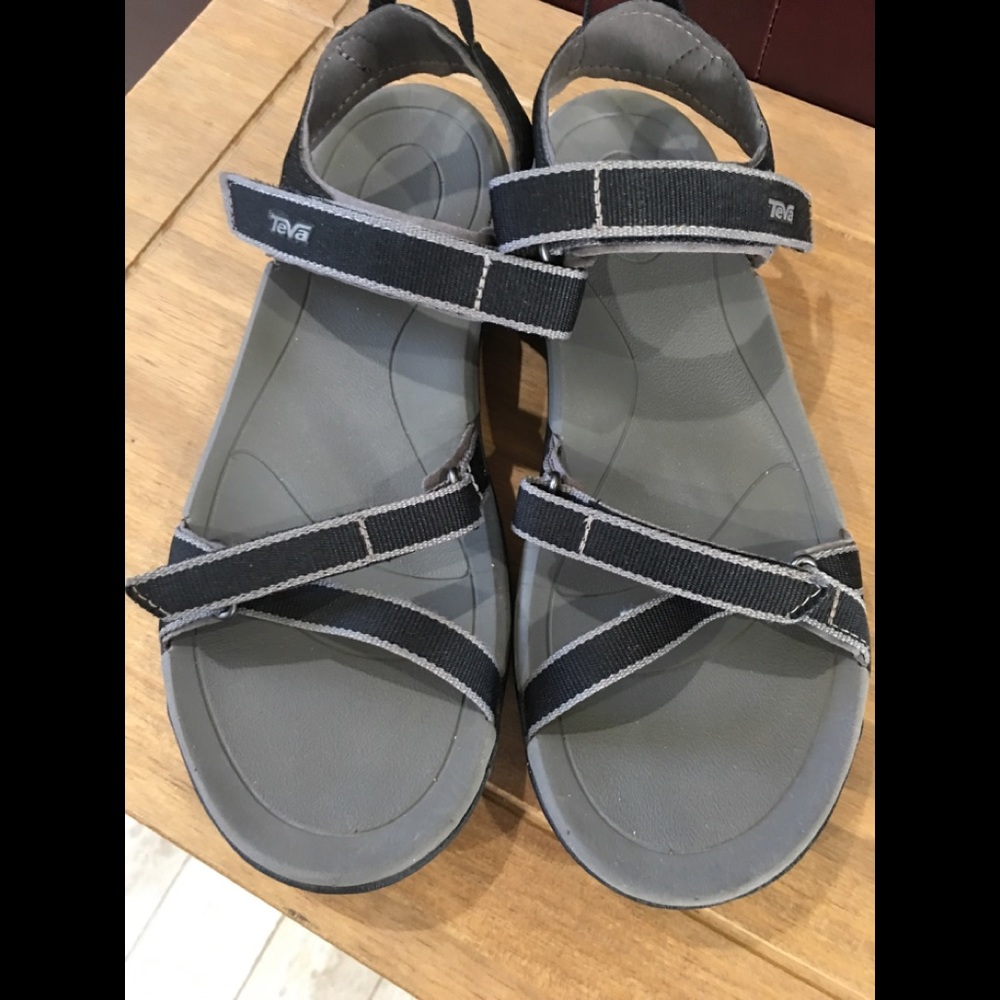 TEVA Verra women’s sandals size 8